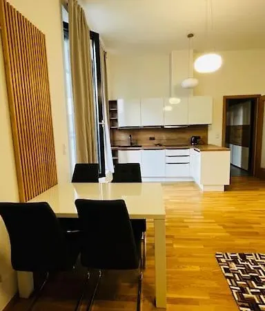 Holesovice, Garden, Garage *