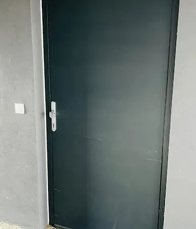 Holesovice, Garden, Garage *