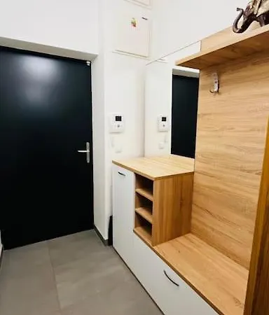 Holesovice, Garden, Garage Apartment