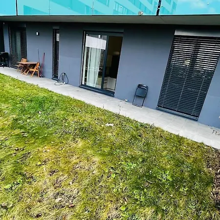 Holesovice, Garden, Garage Apartment