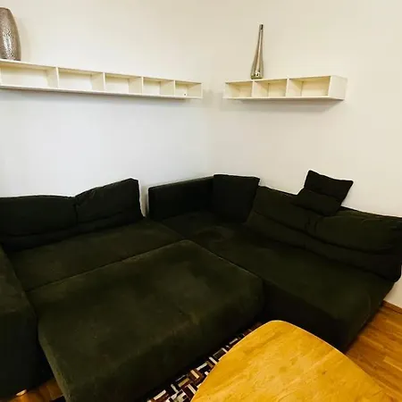 Holesovice, Garden, Garage Apartment Prague