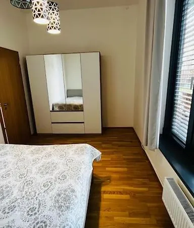 Holesovice, Garden, Garage Apartment Prague
