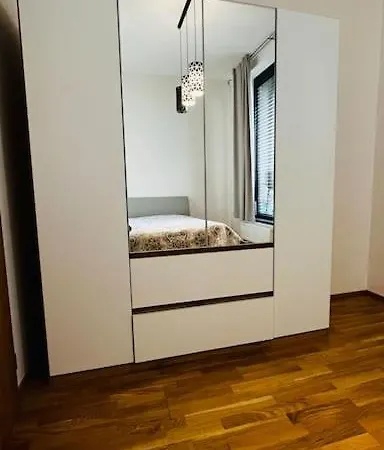 Holesovice, Garden, Garage Apartment *